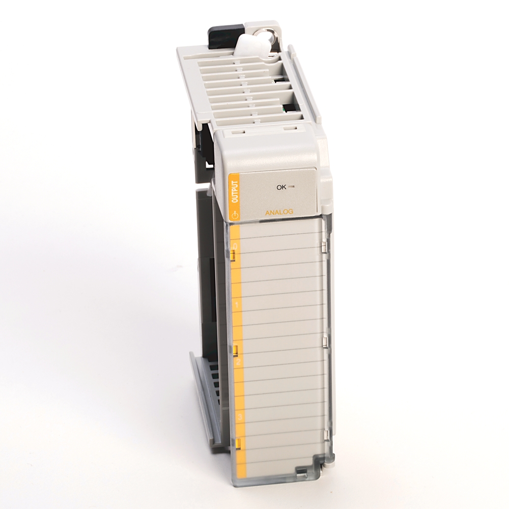 ALLEN BRADLEY CompactLogix 8 Pt A/O V (New)